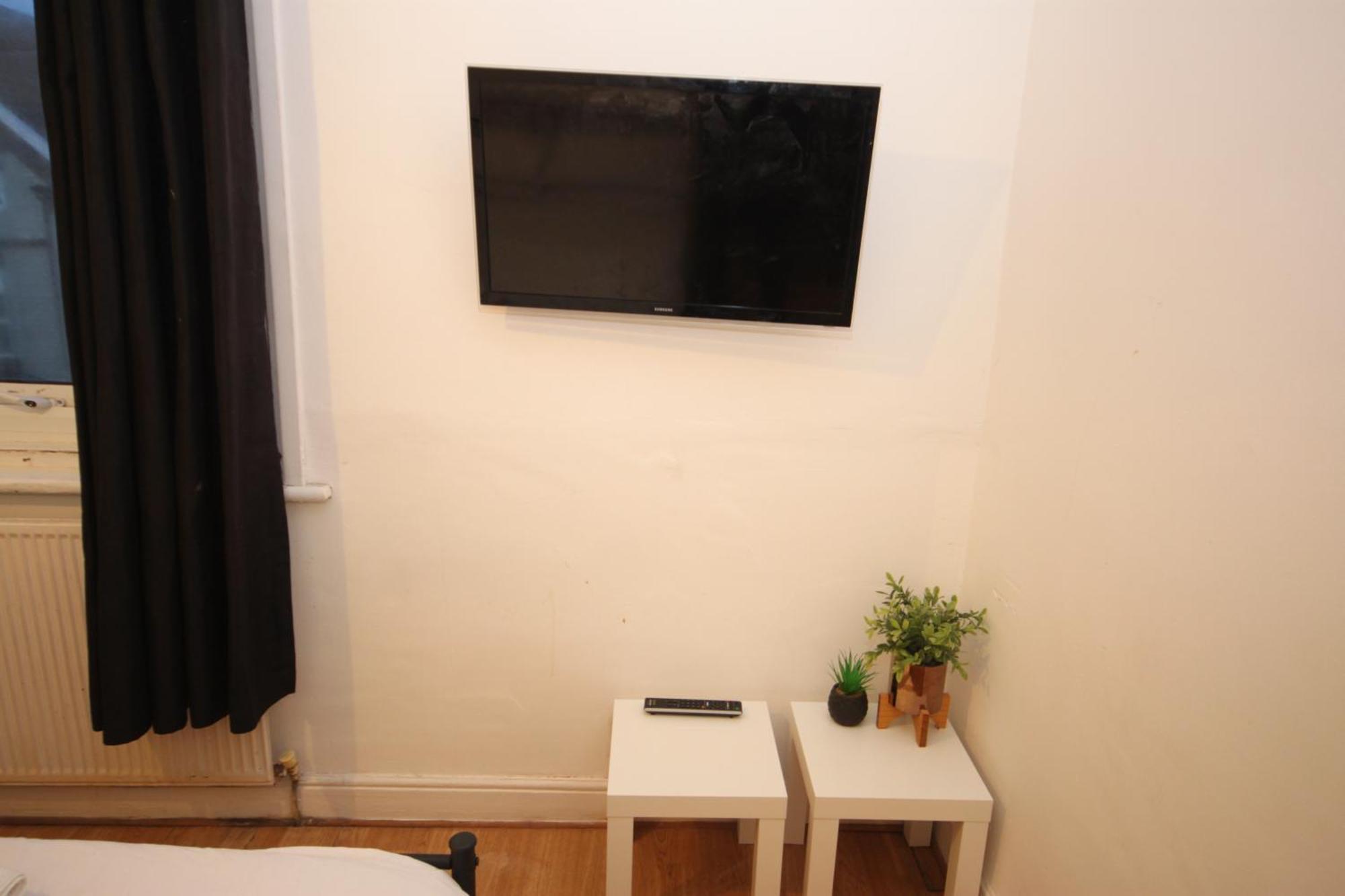 Barton Seaview, Self Catering Studio Apartments, Promenade & Central Beach Location, Families, Couples Or 23 Years Plus Only, Free Parking 黑潭 客房 照片