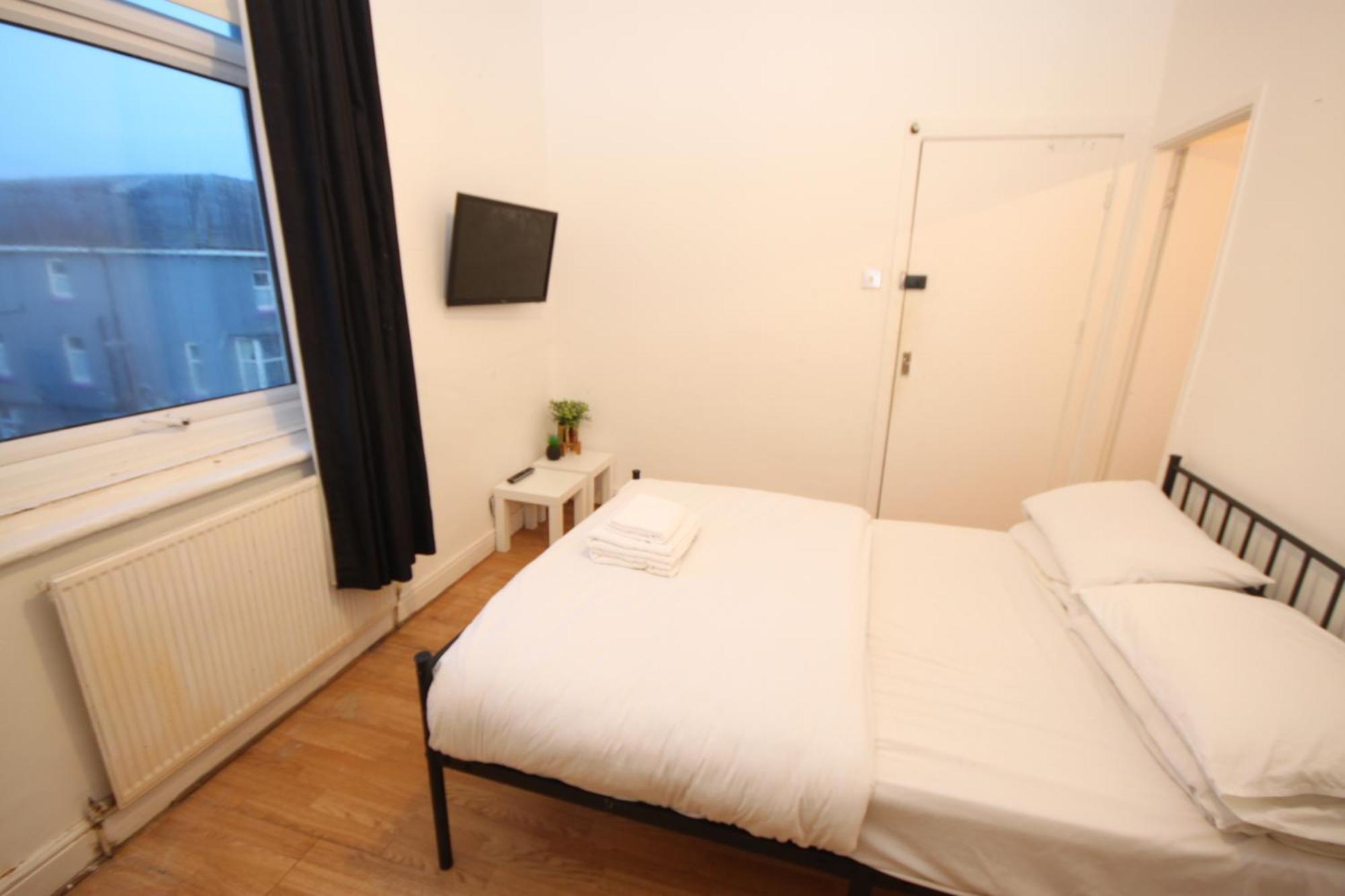 Barton Seaview, Self Catering Studio Apartments, Promenade & Central Beach Location, Families, Couples Or 23 Years Plus Only, Free Parking 黑潭 客房 照片
