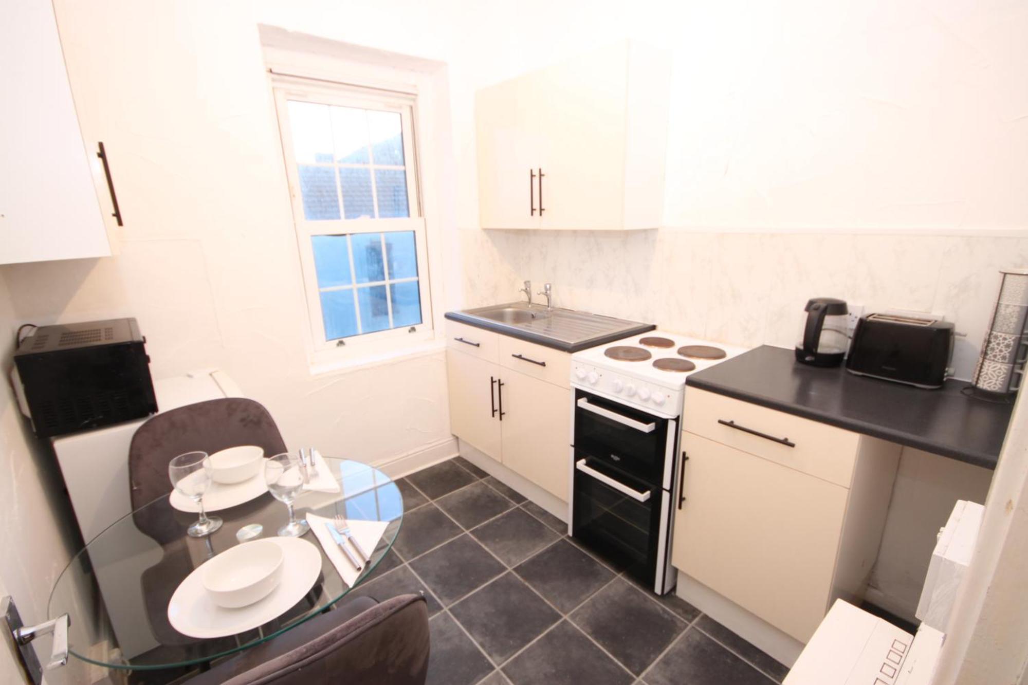 Barton Seaview, Self Catering Studio Apartments, Promenade & Central Beach Location, Families, Couples Or 23 Years Plus Only, Free Parking 黑潭 外观 照片
