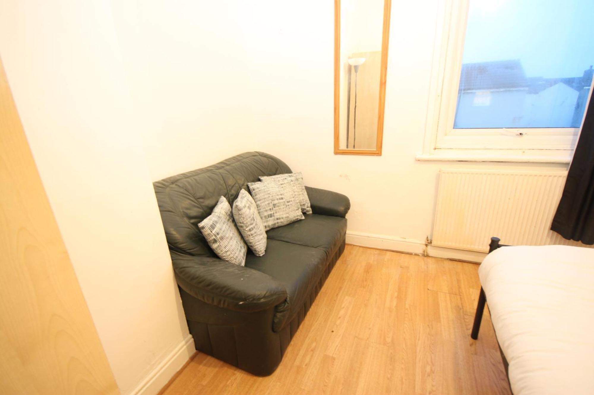 Barton Seaview, Self Catering Studio Apartments, Promenade & Central Beach Location, Families, Couples Or 23 Years Plus Only, Free Parking 黑潭 客房 照片