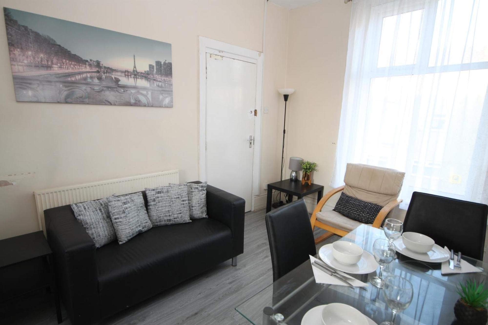Barton Seaview, Self Catering Studio Apartments, Promenade & Central Beach Location, Families, Couples Or 23 Years Plus Only, Free Parking 黑潭 外观 照片