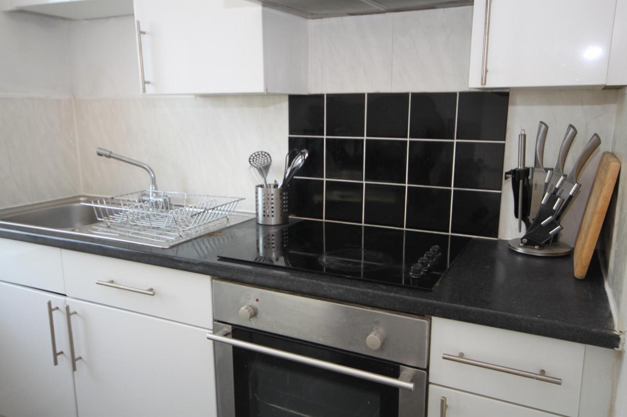Barton Seaview, Self Catering Studio Apartments, Promenade & Central Beach Location, Families, Couples Or 23 Years Plus Only, Free Parking 黑潭 外观 照片